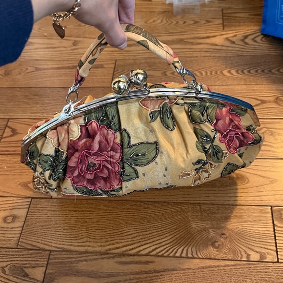 Floral Embroidered Clutch Bag - Picture 4 of 4